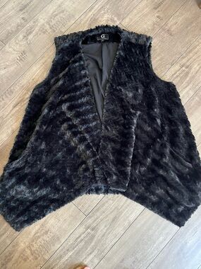 G by Giuliana Black Faux Fur Teddy Vest